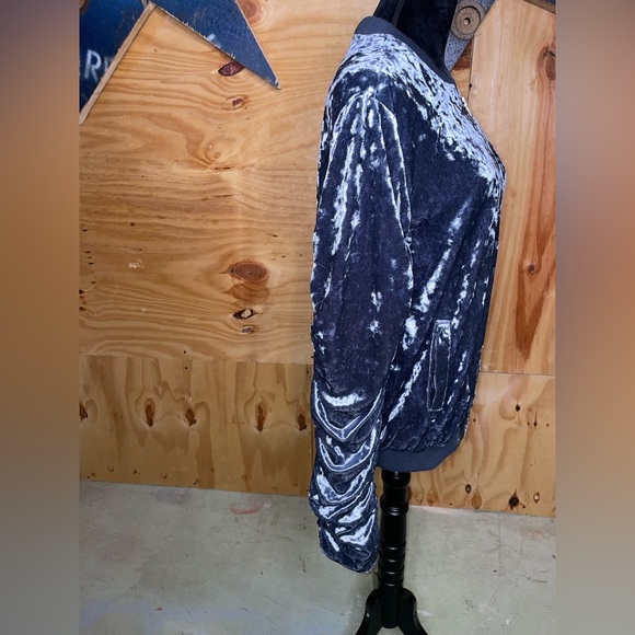 LISTICLE Velour Full Zip Ruched Sleeve
Bomber Jacket Sz Lg - Picture 3 of 9